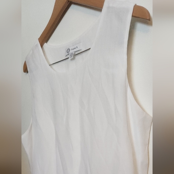 Chic White Sleeveless Blouse - Picture 4 of 5